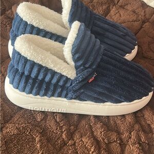 Blue Ribbed Slippers with White Lining